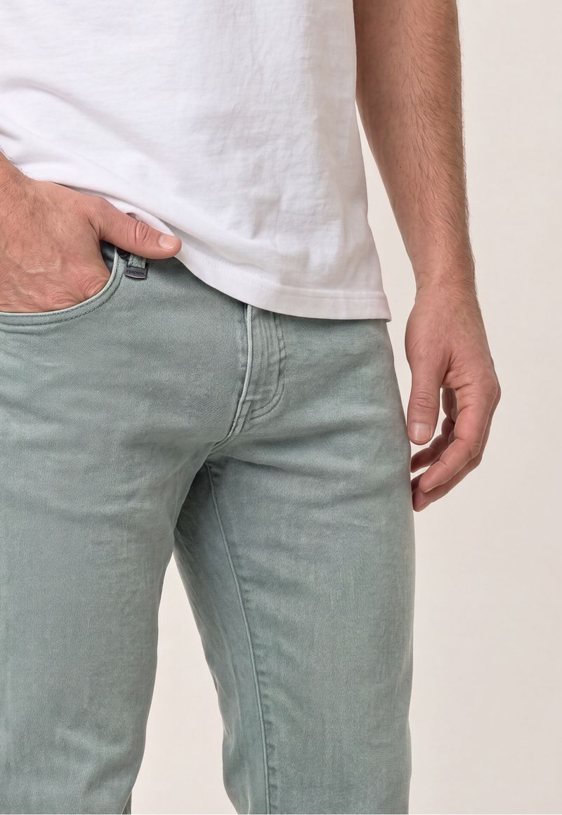2303s260444-004